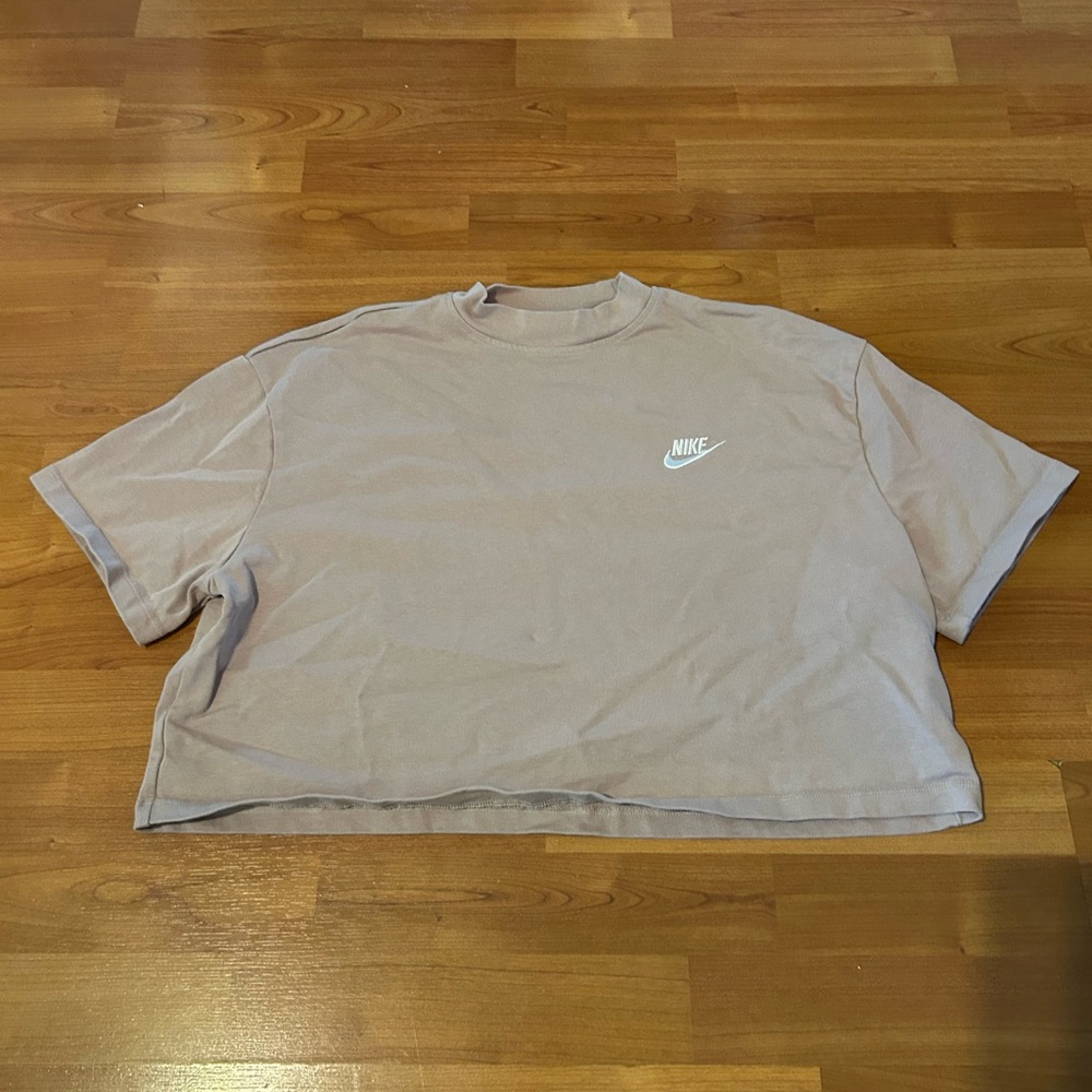 Nike Cropped Tan T-Shirt